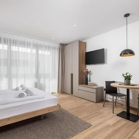 Belinda With Balcony & Private Parking *