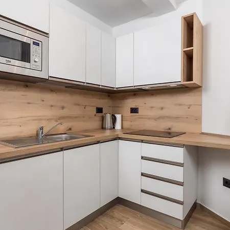 Belinda With Balcony & Private Parking * 奥帕提亚