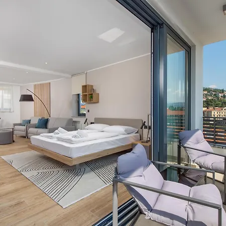 Belinda With Balcony & Private Parking *