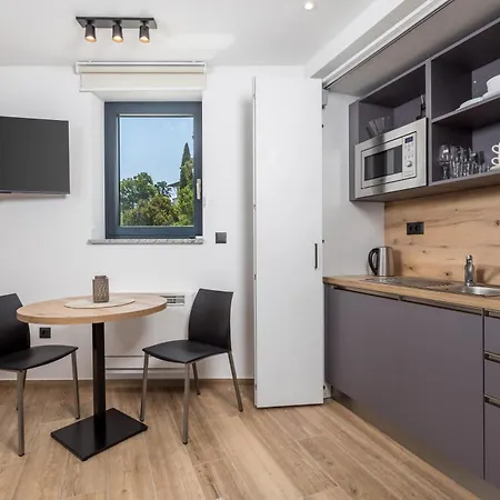 Belinda With Balcony & Private Parking 奥帕提亚