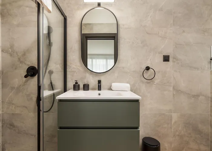 Belinda With Balcony & Private Parking