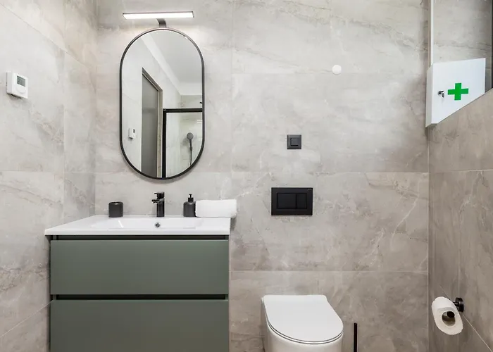 Belinda With Balcony & Private Parking *