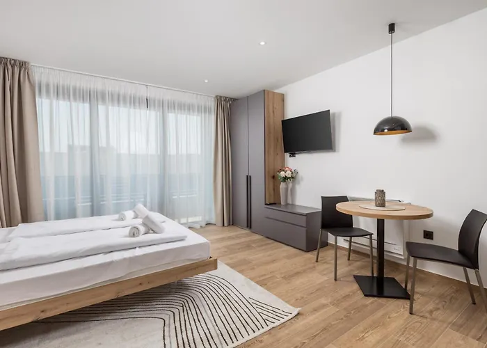 Apartmán Belinda With Balcony & Private Parking