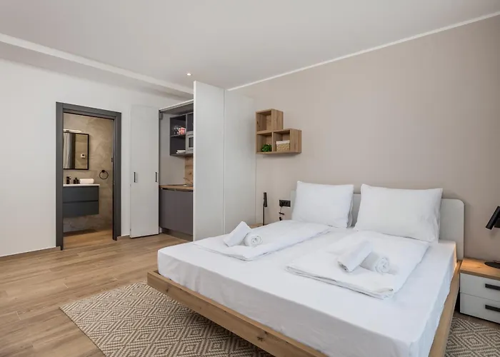 Apartmán Belinda With Balcony & Private Parking *