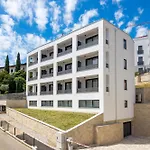 Belinda With Balcony & Private Parking Apartmán *