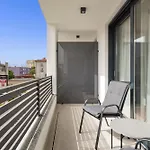 Apartmán Belinda With Balcony & Private Parking