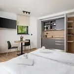 Apartmán Belinda With Balcony & Private Parking