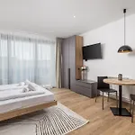 Apartmán Belinda With Balcony & Private Parking