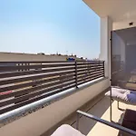 Belinda With Balcony & Private Parking Apartmán