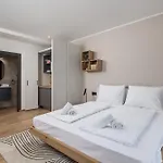 Belinda With Balcony & Private Parking Apartmán