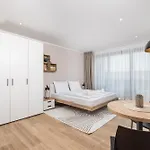 Apartmán Belinda With Balcony & Private Parking