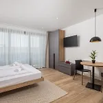 Apartmán Belinda With Balcony & Private Parking *