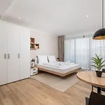 Apartmán Belinda With Balcony & Private Parking