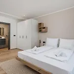 Apartmán Belinda With Balcony & Private Parking *