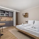 Belinda With Balcony & Private Parking
