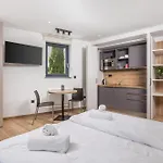 Belinda With Balcony & Private Parking Apartmán
