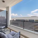 Apartmán Belinda With Balcony & Private Parking