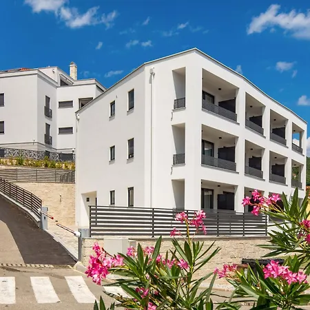 Belinda With Balcony & Private Parking * Opatija