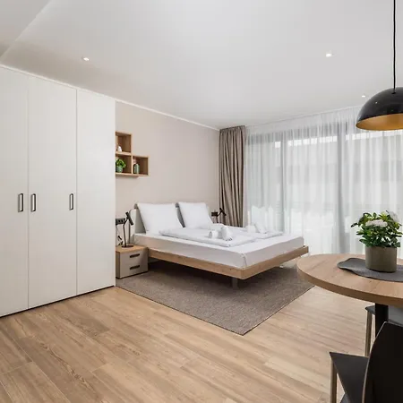 Belinda With Balcony & Private Parking Apartman *