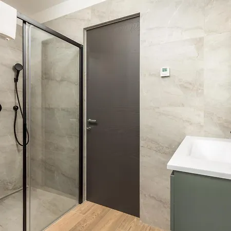 Apartman Belinda With Balcony & Private Parking *