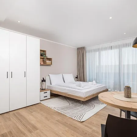 Apartmán Belinda With Balcony & Private Parking