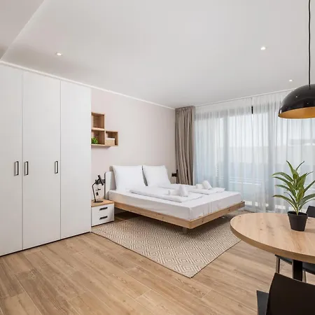 Apartmán Belinda With Balcony & Private Parking