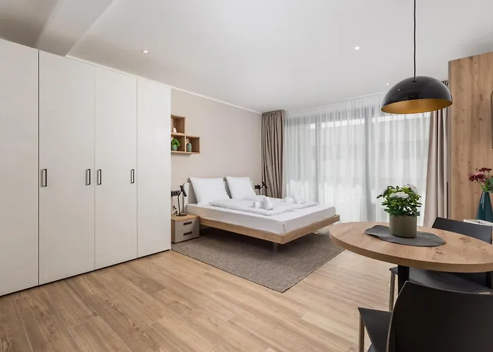 Belinda With Balcony & Private Parking Apartament *