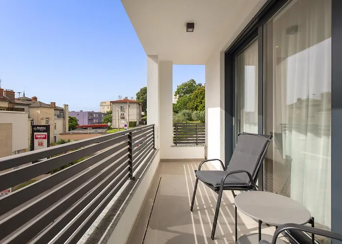Belinda With Balcony & Private Parking Apartment Opatija