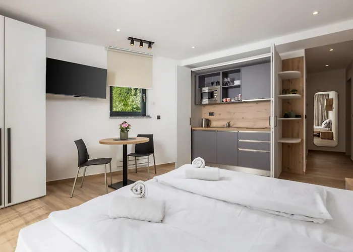 Apartment Belinda With Balcony & Private Parking