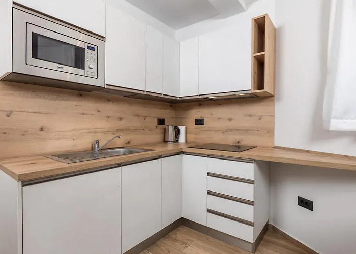 Belinda With Balcony & Private Parking * Opatija