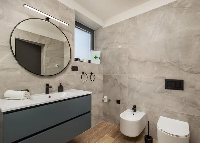 Apartament Belinda With Balcony & Private Parking *