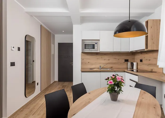 Apartament Belinda With Balcony & Private Parking *