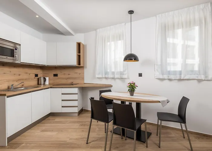 Belinda With Balcony & Private Parking Apartment Opatija