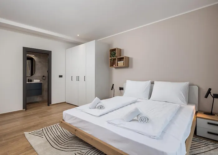 Belinda With Balcony & Private Parking Apartament *