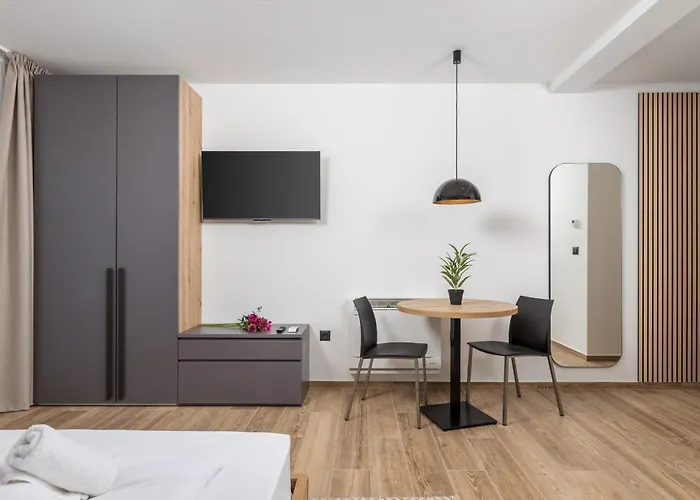 Belinda With Balcony & Private Parking