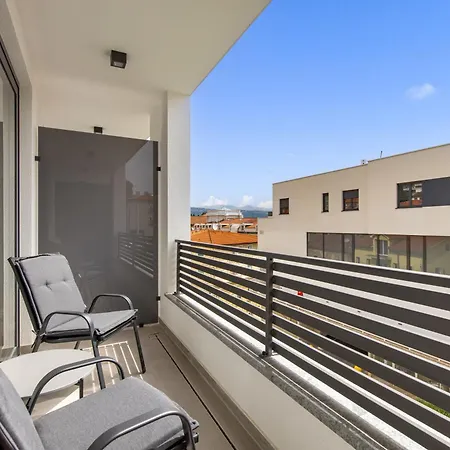 Belinda With Balcony & Private Parking Apartman *
