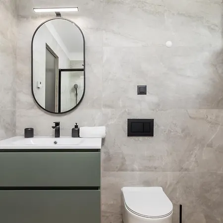 Belinda With Balcony & Private Parking *