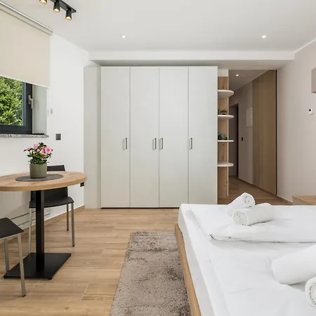 Belinda With Balcony & Private Parking Διαμέρισμα *