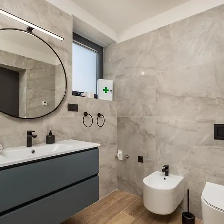 Apartman Belinda With Balcony & Private Parking *