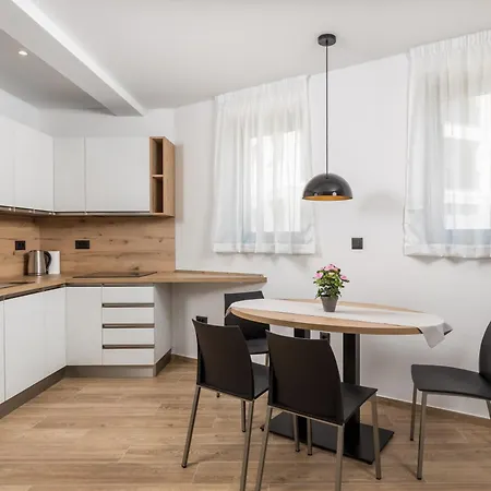 Belinda With Balcony & Private Parking Apartman Opatija