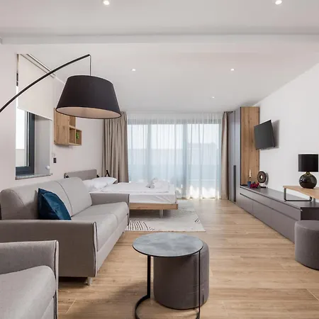 Belinda With Balcony & Private Parking Οπατία