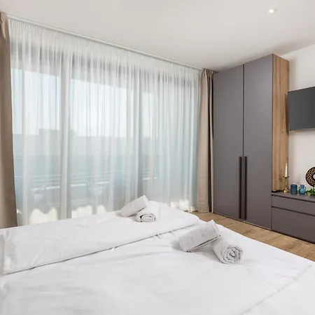 Belinda With Balcony & Private Parking Οπατία