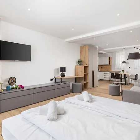 Belinda With Balcony & Private Parking Διαμέρισμα *