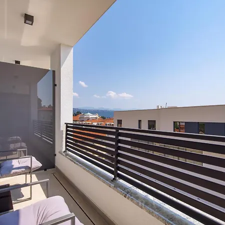 Belinda With Balcony & Private Parking Apartman Opatija