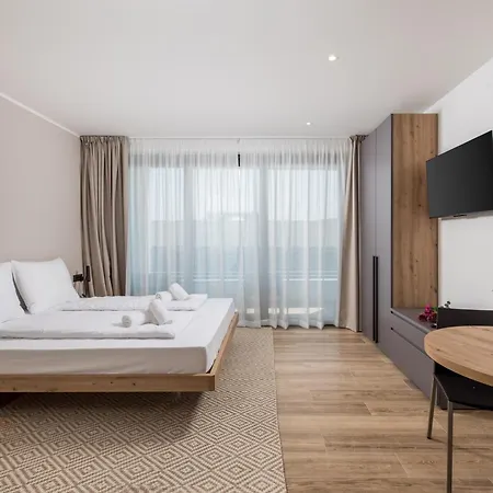 Belinda With Balcony & Private Parking Οπατία