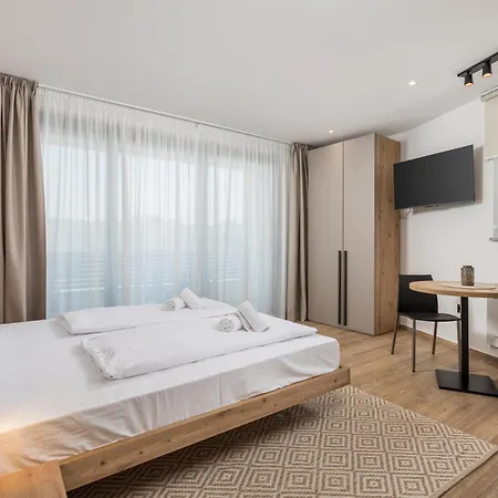 Belinda With Balcony & Private Parking * Οπατία