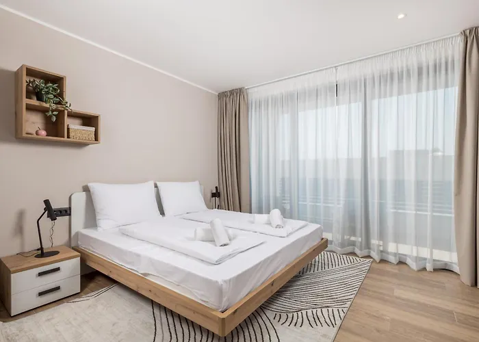 Belinda With Balcony & Private Parking Опатия