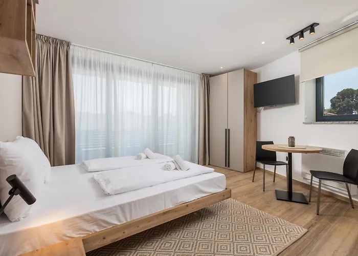 Belinda With Balcony & Private Parking * Опатия